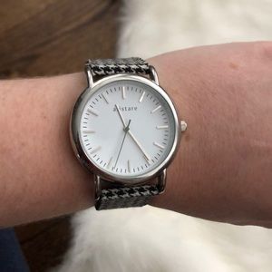 Trendy houndstooth watch